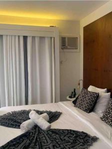 מיטה או מיטות בחדר ב-Belo Flat Resort Lake Side Beira Lago