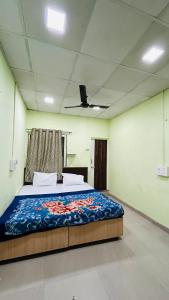 a large bed in a room with a ceiling at Aashapurti Hotel in Aurangabad
