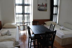 Broadway City Guesthouse客房内的一张或多张床位