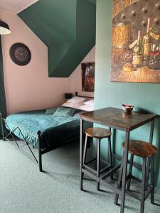 a bedroom with a bed and a table with stools at Dziki Szynk in Brenna