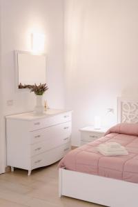 A bed or beds in a room at Gli Appartamenti della Villa