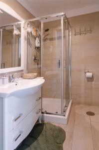 A bathroom at Gli Appartamenti della Villa