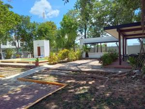ein im Bau befindliches Haus mit einem Pavillon in der Unterkunft Parque 44 in Playa del Carmen + 5 Fotos