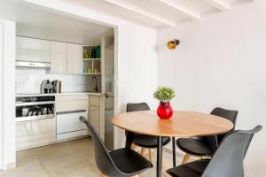 a kitchen and dining room with a table and chairs at Rivoli Vieille du temple in Paris