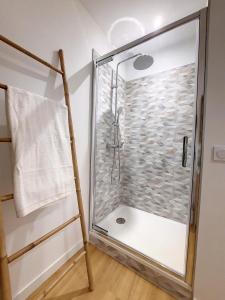 Ένα μπάνιο στο Le Nordique - 2 chambres - Fibre Wifi - Netflix - Ménage inclus +12 φωτογραφίες