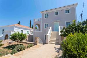 Το κτήριο όπου στεγάζεται  η βίλα