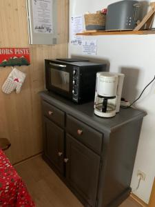 Kuchyňa alebo kuchynka v ubytovaní Charmant appartement avec parking privé dans une petite résidence très calme