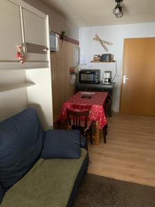 Kuchyňa alebo kuchynka v ubytovaní Charmant appartement avec parking privé dans une petite résidence très calme