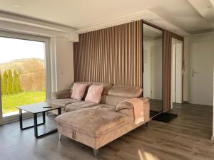 Posezení v ubytování Apartments Metzingen Panoramablick
