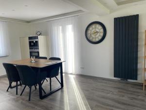 Kuchyň nebo kuchyňský kout v ubytování Apartments Metzingen Panoramablick