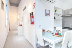A kitchen or kitchenette at Gli Appartamenti della Villa