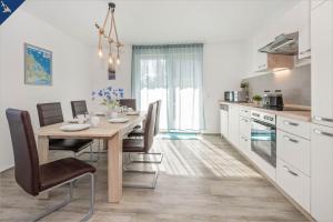 Kuchyň nebo kuchyňský kout v ubytování Ferienanlage Sonneninsel Strandmöwe Erdgeschoss