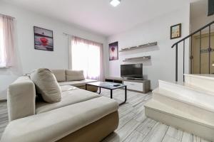 Μια τηλεόραση ή/και κέντρο ψυχαγωγίας στο Villa Bevanda1