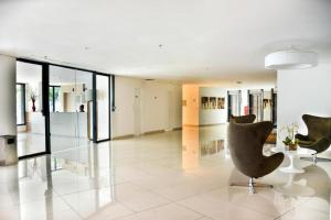 a living room with a table and a chair at 2201 - Vista mar lateral! Apto para 5 pessoas com ar e vaga in Fortaleza