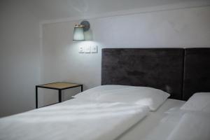 Postel nebo postele na pokoji v ubytování Hotel Maj Inn