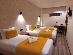 Postel nebo postele na pokoji v ubytování 3M Hostel & Suites