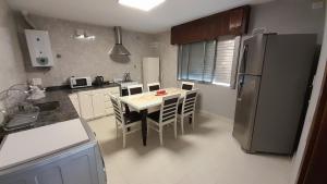 Kuchyň nebo kuchyňský kout v ubytování DEPARTAMENTO CENTRICO 2 DORMITORIOS CON COCHERA