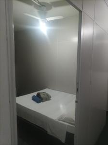 a small room with a bed in a mirror at Pousada Bem Viver 1 in Itaperuna