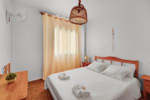 a bedroom with a bed with two towels on it at A spacious and cozy apartment. in Torrevieja