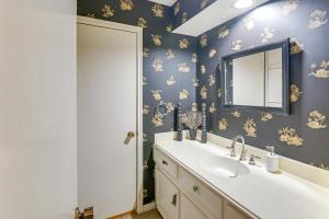 Ένα μπάνιο στο Waterfront Houston Home 1 Mi to Space Center! +27 φωτογραφίες