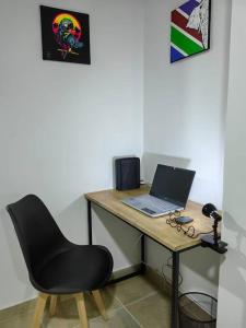 Sjónvarps- og/eða afþreyingartæki á Apartaestudio completo en Itagüí - Shalom