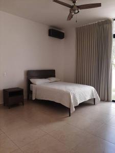 Een bed of bedden in een kamer bij La casa de los abuelos