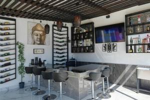 Ο χώρος του lounge ή του μπαρ στο Finca G