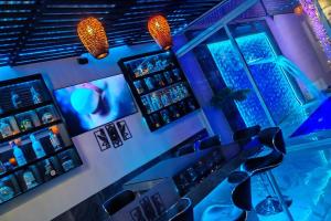 Μια τηλεόραση ή/και κέντρο ψυχαγωγίας στο Finca G +31 φωτογραφίες