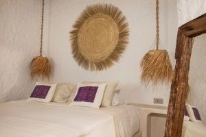 Postel nebo postele na pokoji v ubytování Mawimbi Boutique Hotel
