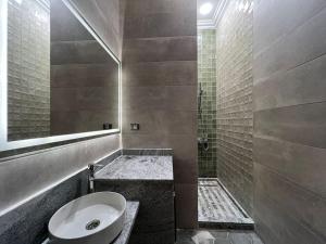 Koupelna v ubytování Authentic 3BR apartment in Downtown, Cairo
