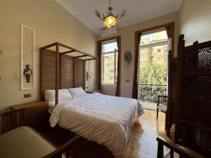 Postel nebo postele na pokoji v ubytování Authentic 3BR apartment in Downtown, Cairo