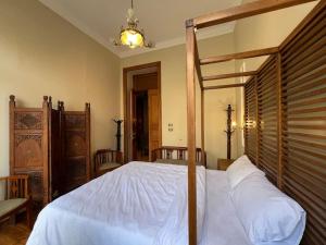 Postel nebo postele na pokoji v ubytování Authentic 3BR apartment in Downtown, Cairo