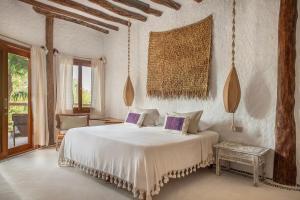 Postel nebo postele na pokoji v ubytování Mawimbi Boutique Hotel