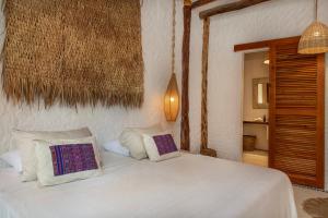 Postel nebo postele na pokoji v ubytování Mawimbi Boutique Hotel
