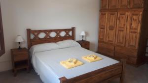 a bedroom with a bed with two towels on it at Complejo LUMA in Villa Dolores