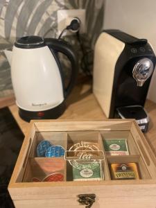 a wooden box filled with differentiatesiatesiatesiatesiatesktop at Casa Oasi in Seriate