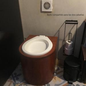 a bathroom with a toilet with a wooden bowl at Cabañas Yei Calli in Ciudad Mendoza