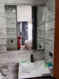 a bathroom with a sink and a mirror at TERRA LOMA House Hotel in Nimaima
