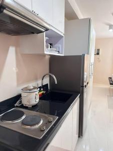 Kuchyň nebo kuchyňský kout v ubytování Home Escape