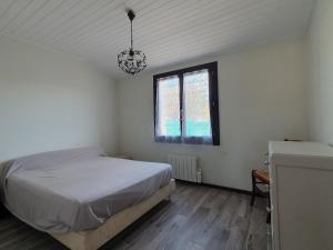 Giường trong phòng chung tại Maison Individuelle Confortable 4 Pers à L'Aiguillon-sur-Mer - FR-1-476-24