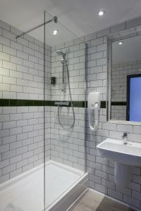 A bathroom at Ibis Styles London Walthamstow 