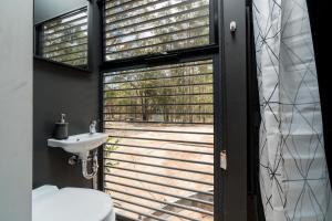 Koupelna v ubytování Tiny House 888 by Tiny Away