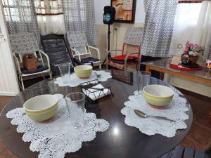 a table with bowls and plates on top of it at La casa del descanso in Catemaco