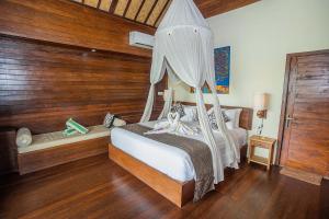 Postel nebo postele na pokoji v ubytování D'Muncuk Huts Lembongan