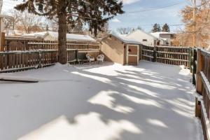Cozy Furnished Room-4 Close to U of A in Edmonton - with Shared Spaces v zimě