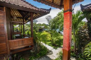 Zahrada ubytování D'Muncuk Huts Lembongan