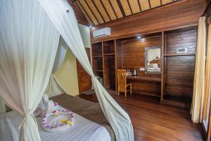 Postel nebo postele na pokoji v ubytování D'Muncuk Huts Lembongan