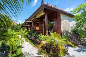 Zahrada ubytování D'Muncuk Huts Lembongan
