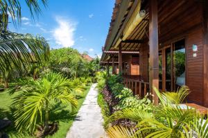 Zahrada ubytování D'Muncuk Huts Lembongan