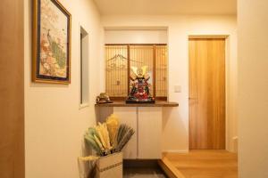 a hallway with a table with a vase of flowers at 錦・【金瑞軒】名古屋駅徒歩8分まるまる貸切 in Nagoya